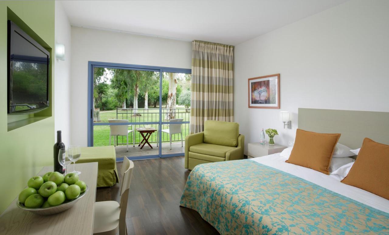 Nof Ginosar Kibbutz Hotel Bagian luar foto