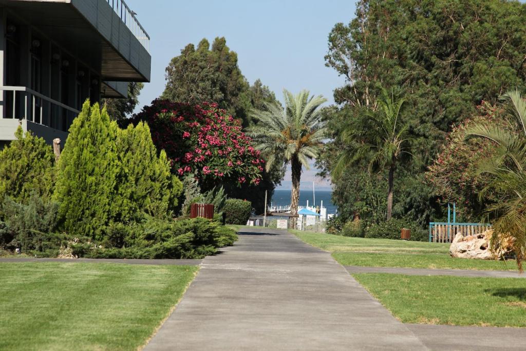 Nof Ginosar Kibbutz Hotel Bagian luar foto