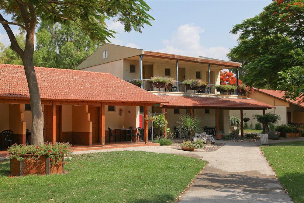 Nof Ginosar Kibbutz Hotel Bagian luar foto