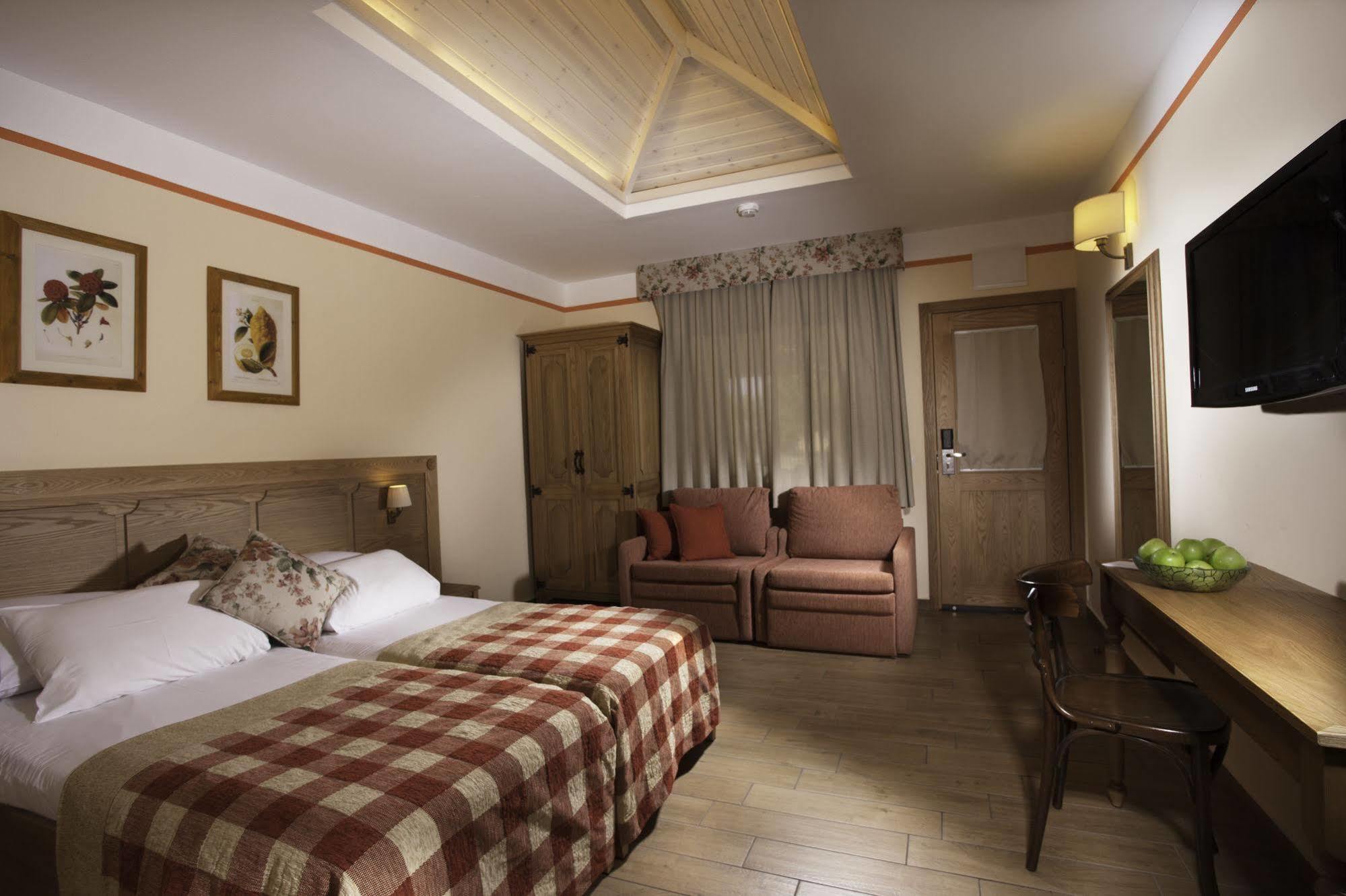 Nof Ginosar Kibbutz Hotel Bagian luar foto