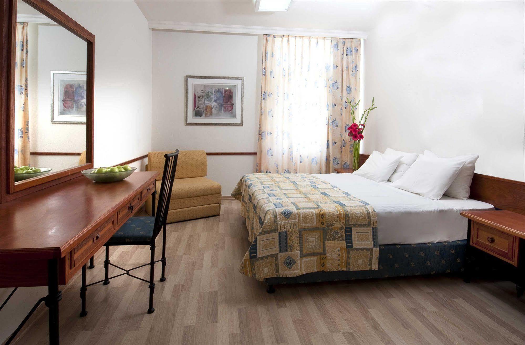 Nof Ginosar Kibbutz Hotel Bagian luar foto