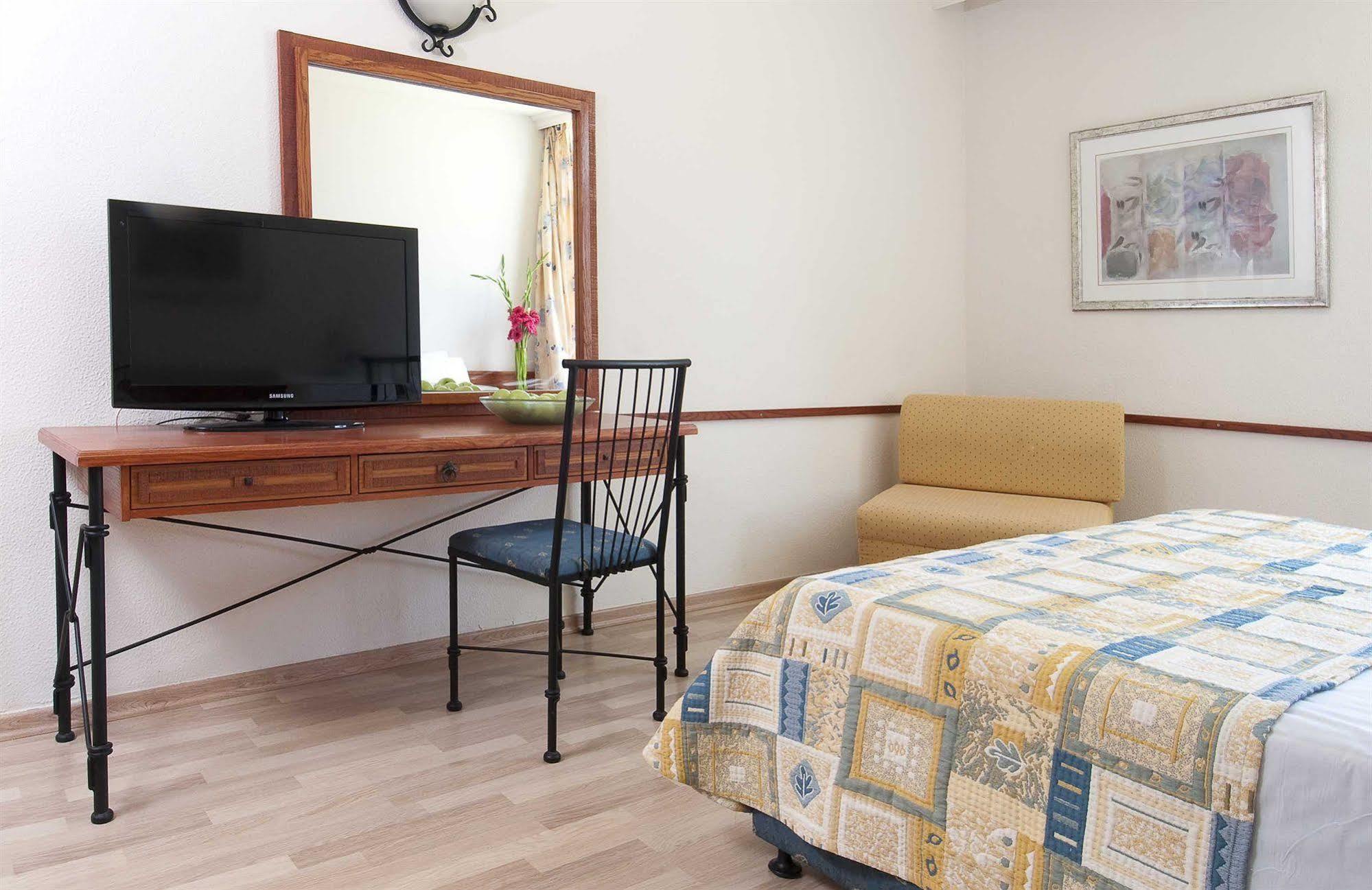 Nof Ginosar Kibbutz Hotel Bagian luar foto