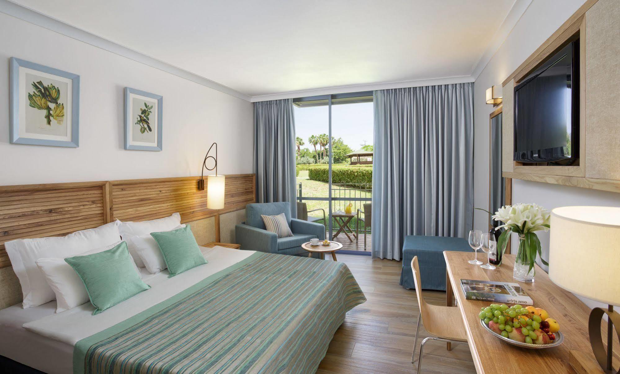 Nof Ginosar Kibbutz Hotel Bagian luar foto
