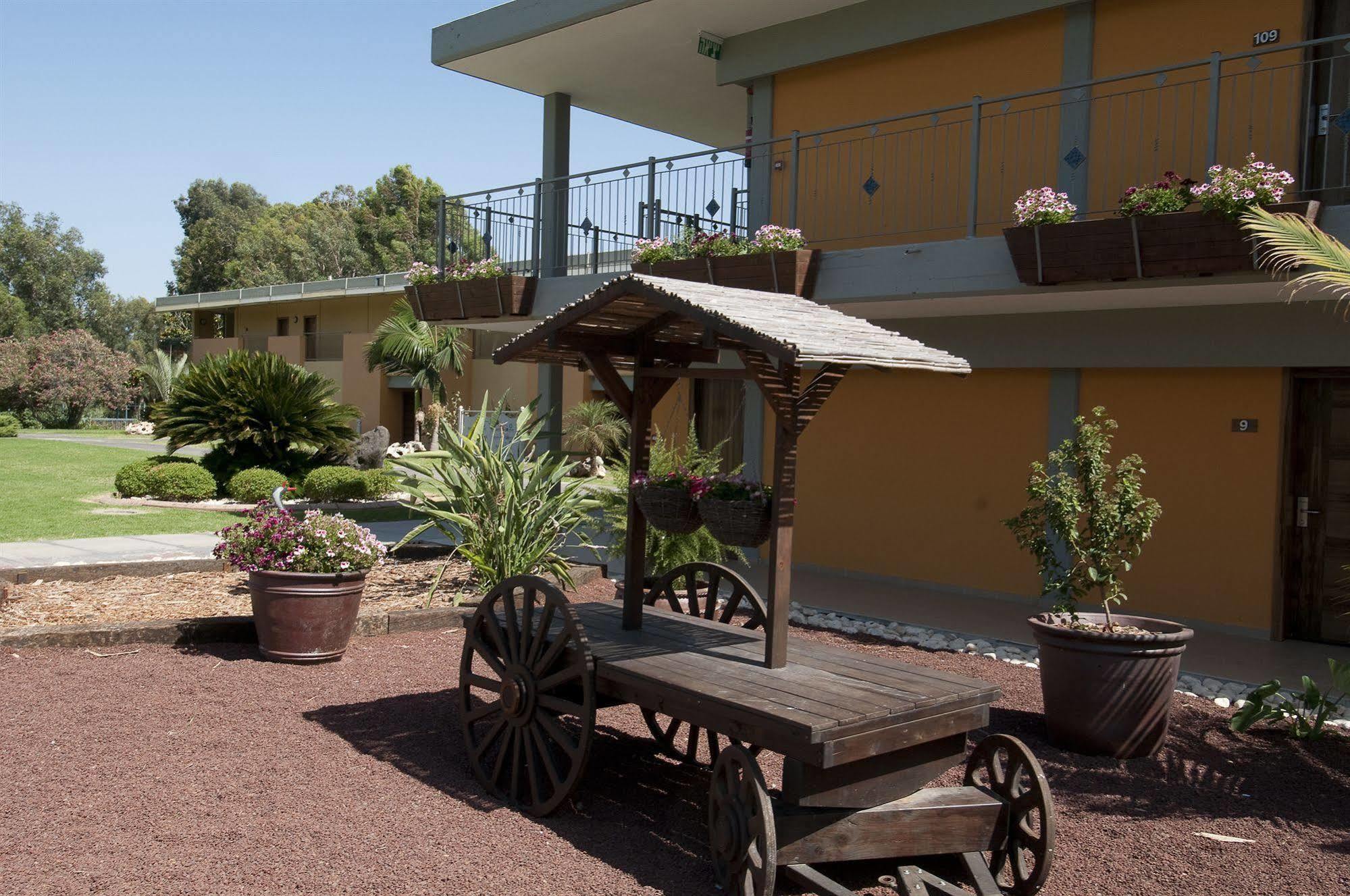 Nof Ginosar Kibbutz Hotel Bagian luar foto